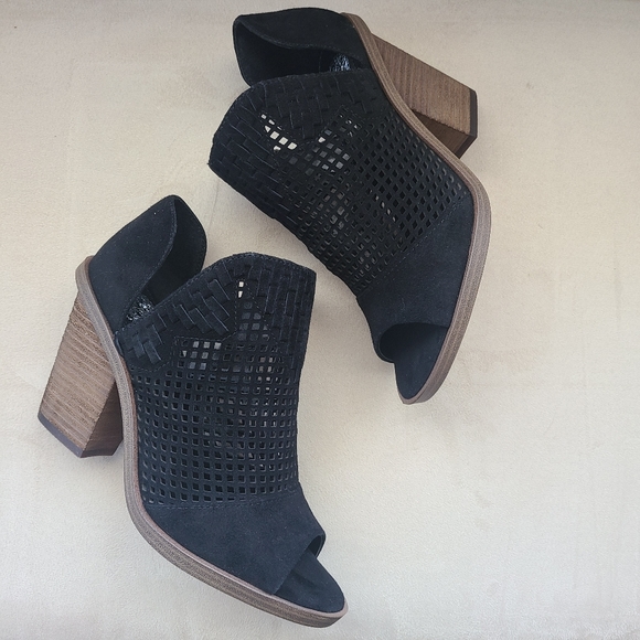 NIB Vince Camuto Fritzey Booties - Picture 3 of 7